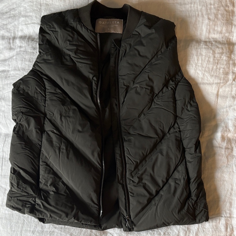 Athleta Women’s Dark Green Puffer Vest